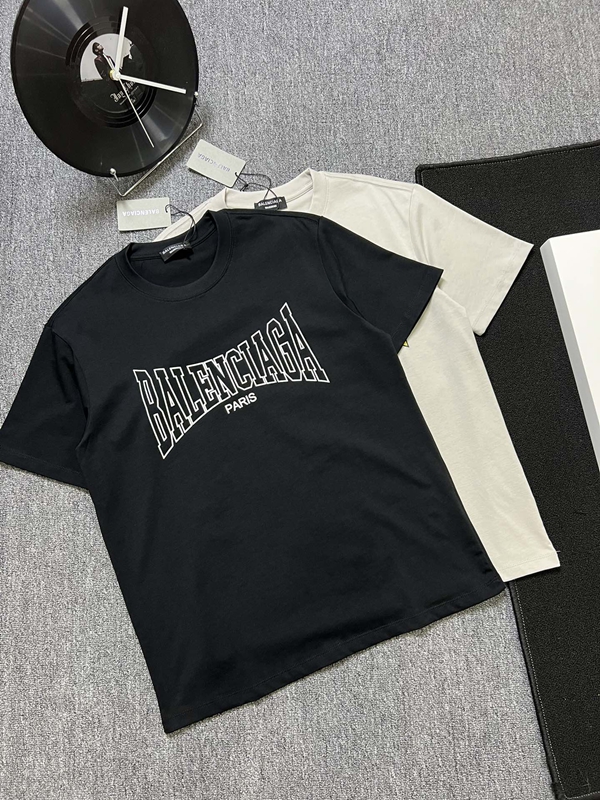 ブランドTシャツ側面デザイン
